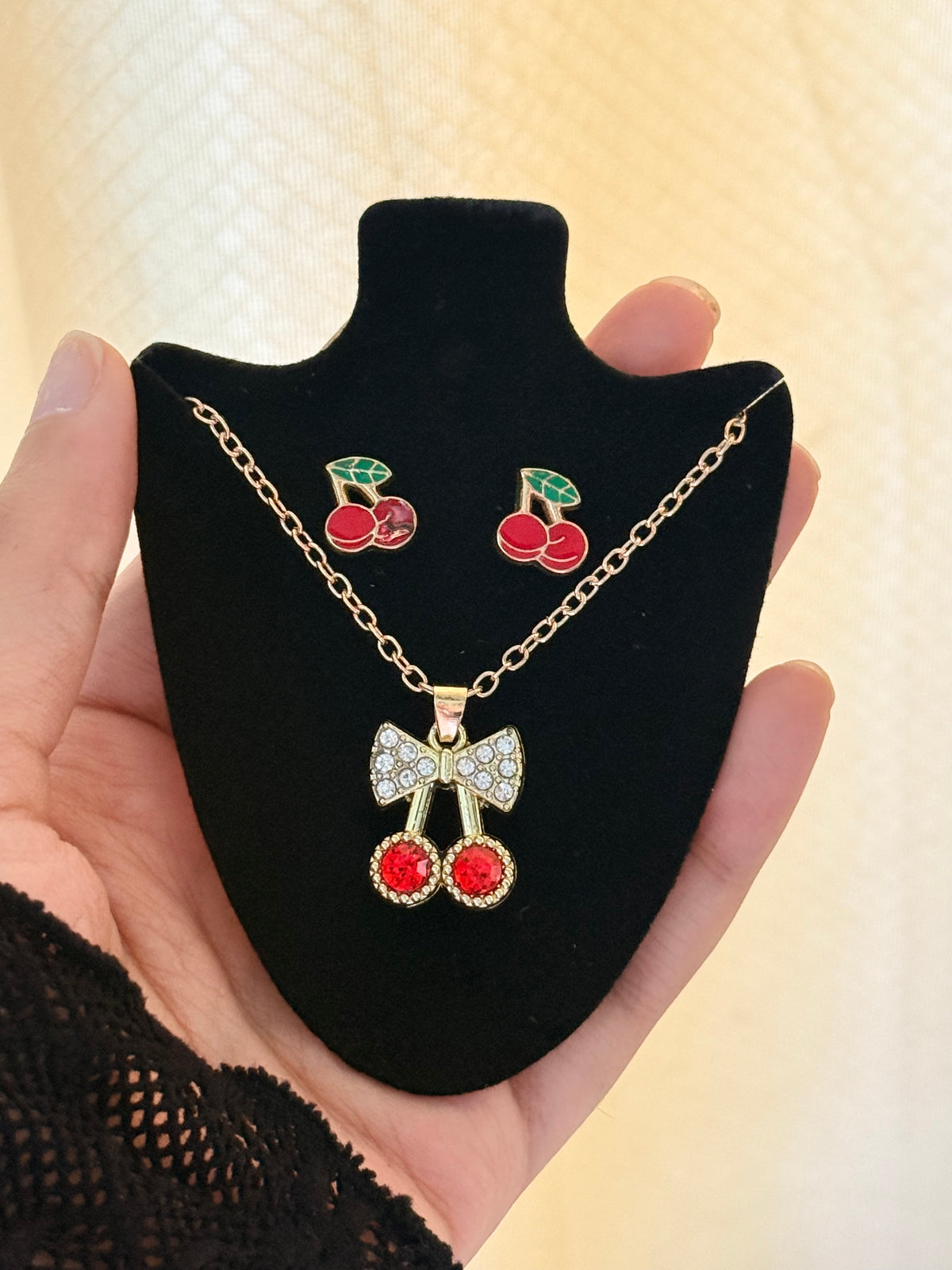 Opaline Cherry Necklace Set