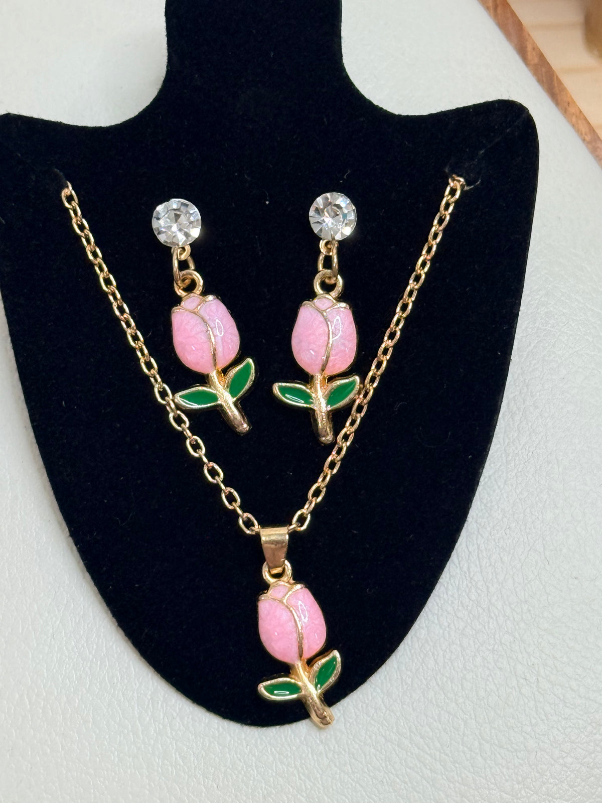 Dami Tulip Necklace Set