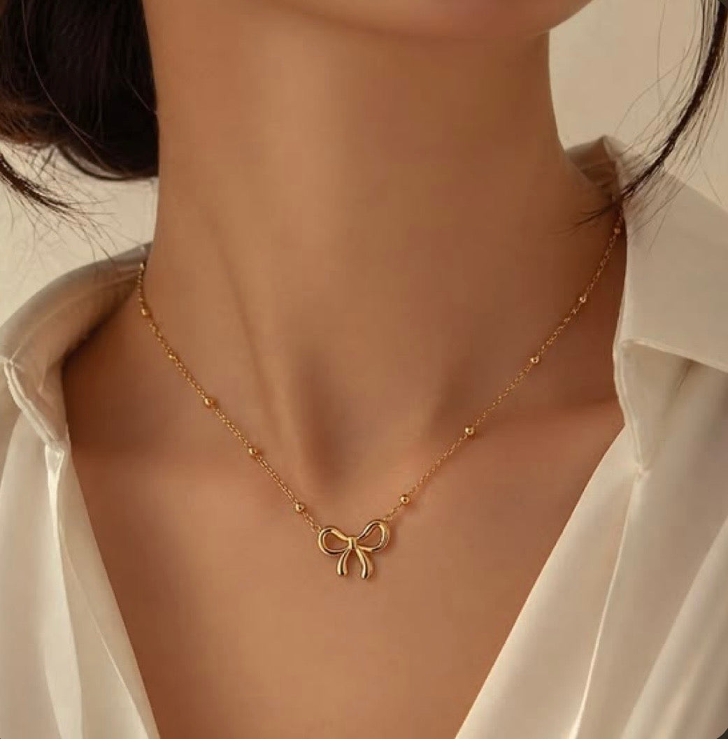 Bow Necklace