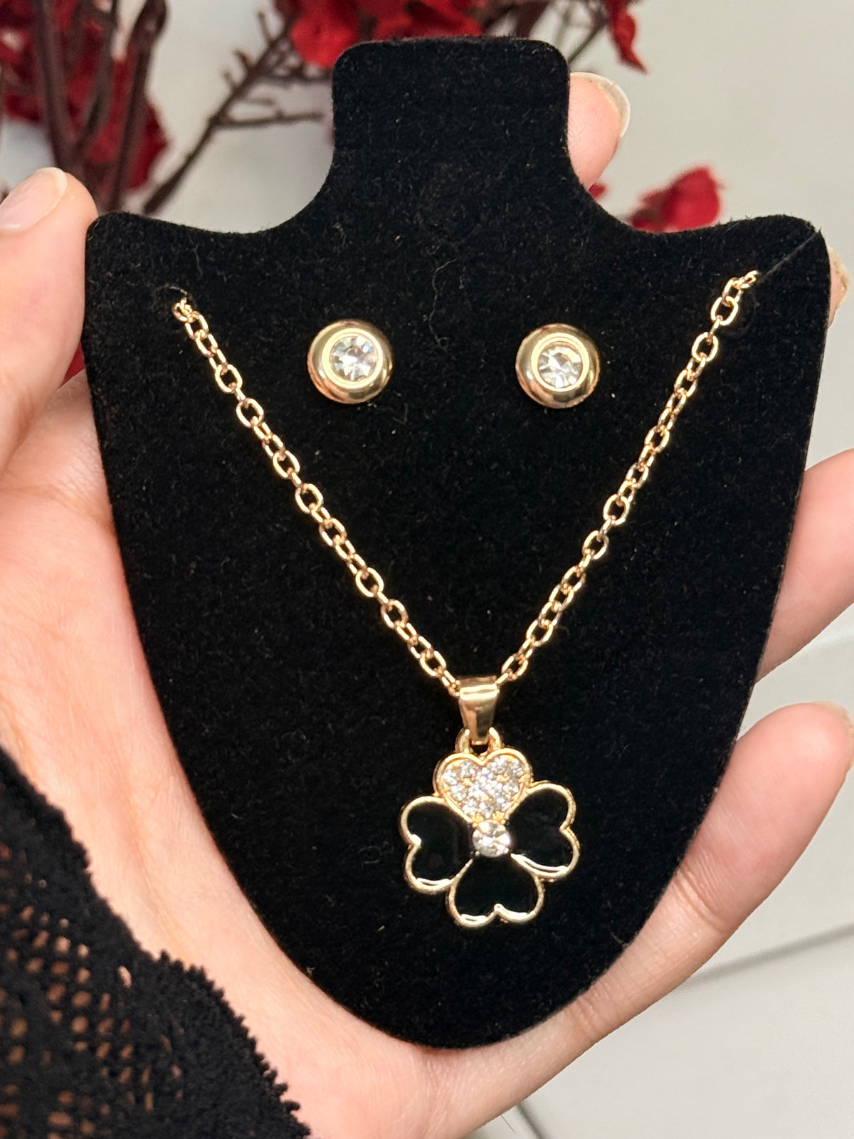 Yuna Necklace Set
