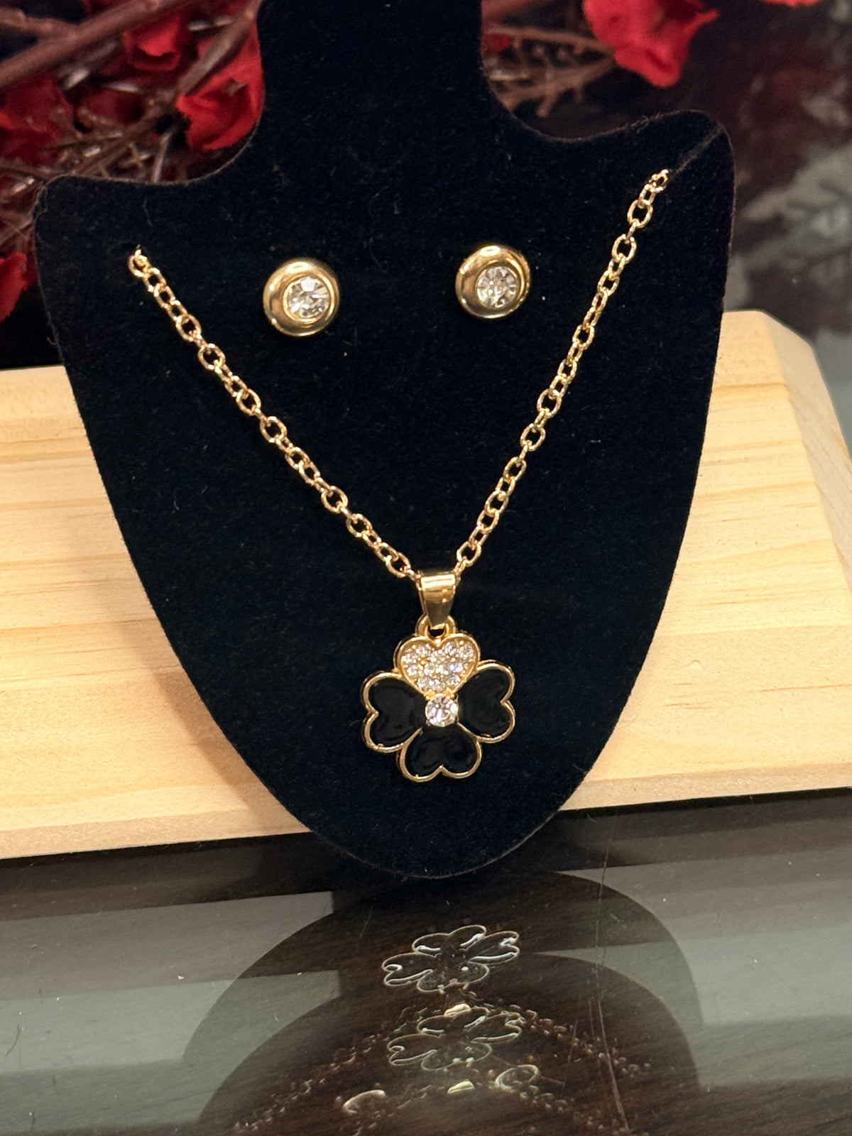 Yuna Necklace Set
