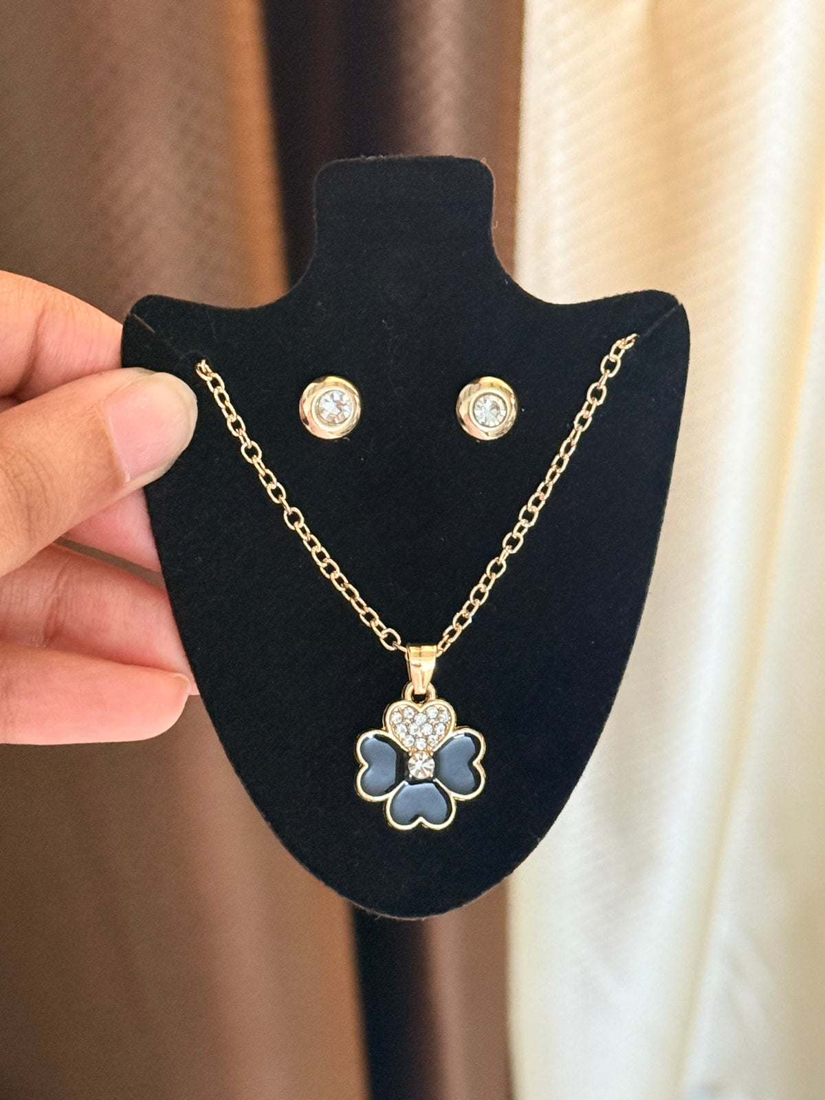 Yuna Necklace Set