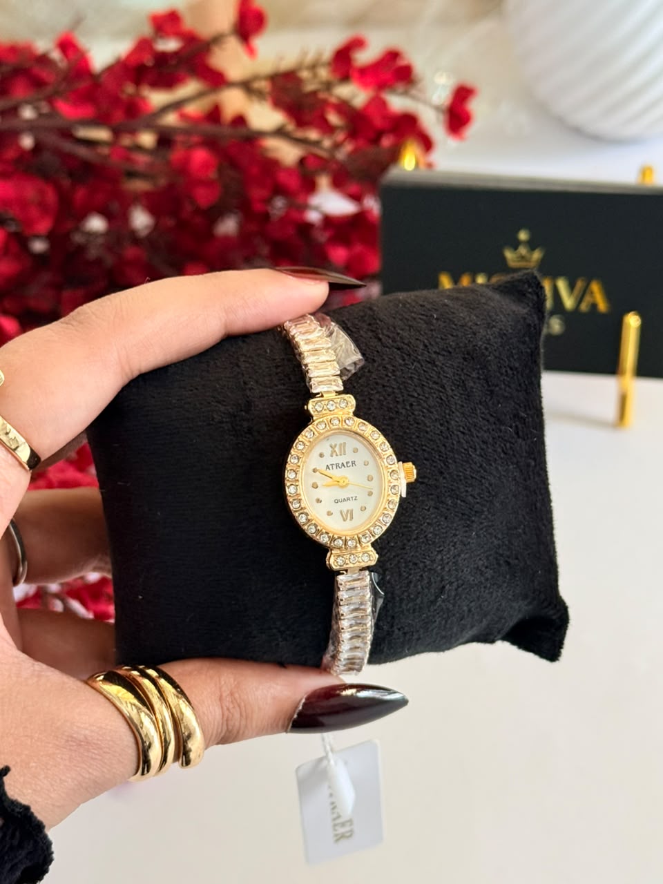 Élan Crystal Oval Watch