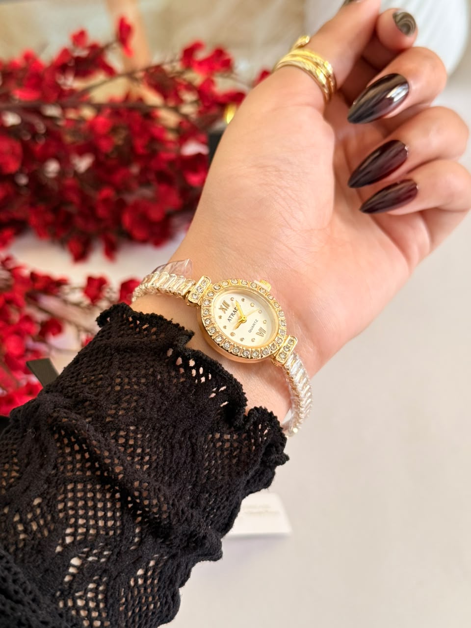 Élan Crystal Oval Watch