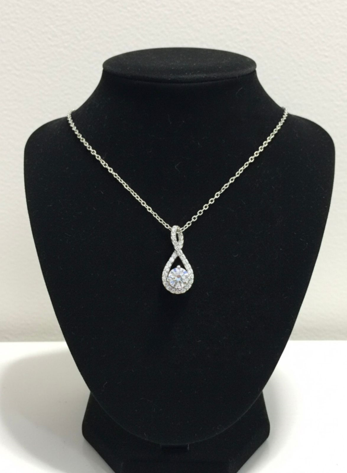 Eterna Glow Pendant